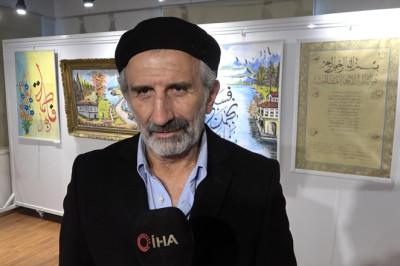 Yalovalı Hattat 2 Kur'an-ı Kerim'i Aynı Anda Yazıyor