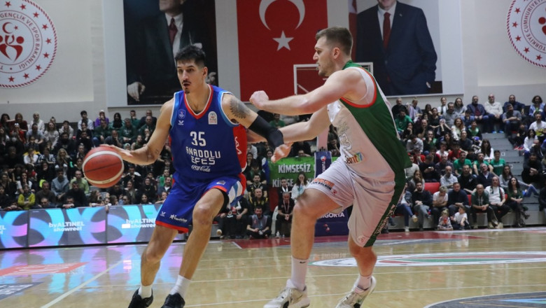Anadolu Efes, Yalovaspor Basketbol'u farklı geçti