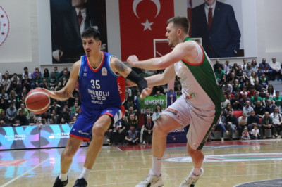 Anadolu Efes, Yalovaspor Basketbol'u farklı geçti