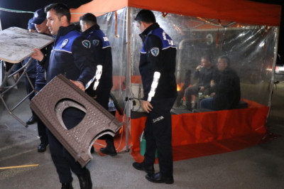 Denizli'de zabıtanın operasyonunda seyyarın sözleri: Bir daha yaparız, bizde para çok