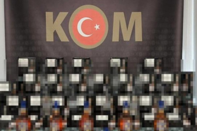 Kocaeli’de 316 litre sahte içki ve bandroller ele geçirildi