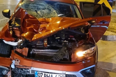 Mersin'de otomobil yayalara çarptı: 2 ölü