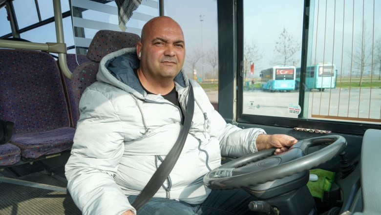 Manisa'da otobüs şoförü kalp krizi geçiren yolcu için zamanla yarıştı