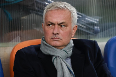 UEFA'dan Fenerbahçe'nin hocası Jose Mourinho'ya ceza