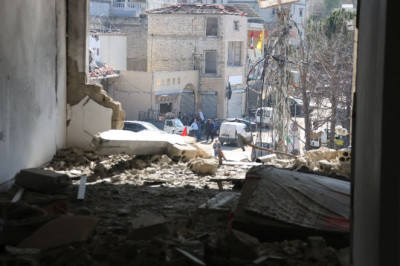 İsrail, Lübnan'da evleri yakarak ateşkesi ihlal etti