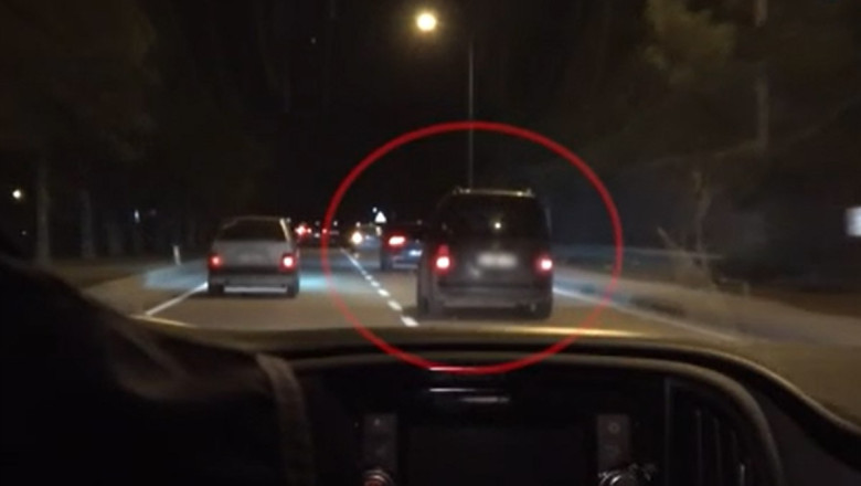 Isparta'da iki araçta yüzlerce ruhsatsız silah ele geçirildi