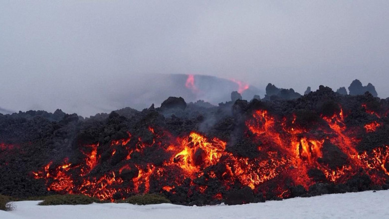 Avrupa'nın en aktif yanardağı! İnsanlar o noktaya akın ediyor ama...