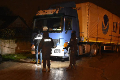 Sakarya'da tamir etmek istediği tırın altında kalan sürücü, 4 gün sonra yaşamını yitirdi