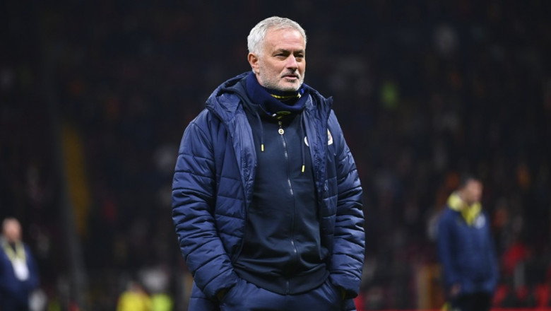 Chelsea taraftarlarından Jose Mourinho tezahüratı