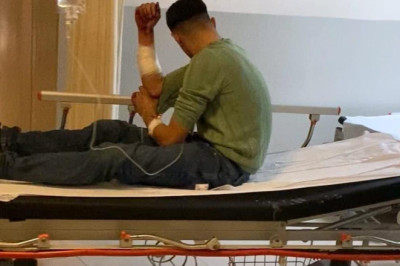 Kavgayı ayırmak isterken kolundan bıçaklandı