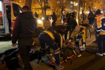 Şanlıurfa'da motosiklet yayaya çarptı: 3 yaralı