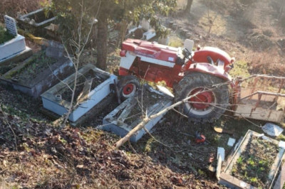 Zonguldak'ta devrilen traktörün sürücüsü hayatını kaybetti