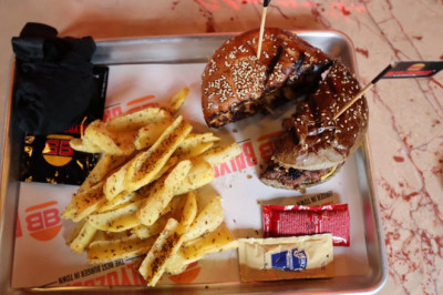 Balyoz Burger’de İftar Keyfi