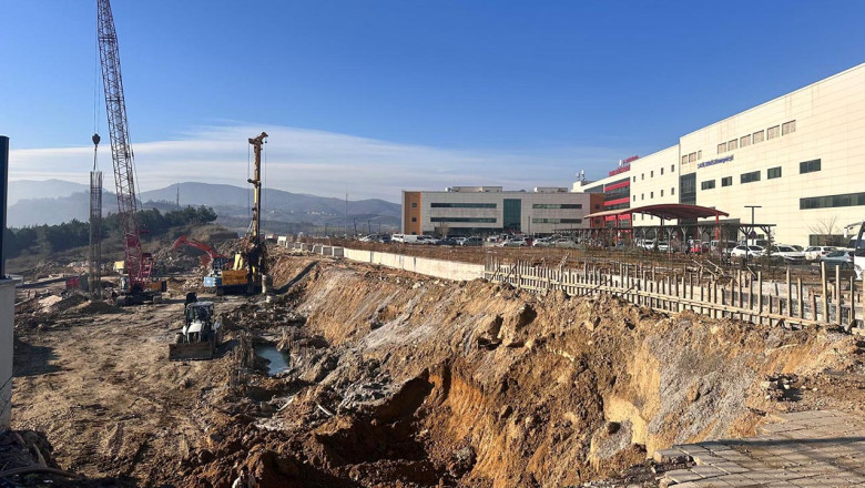 Çöken Yolda Yoğun Mesai