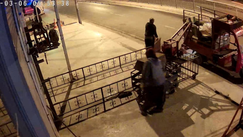 İstanbul'da iş yerinden hırsızlık anı kamerada