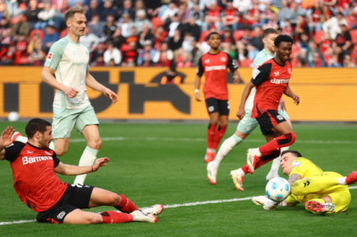 Bayer Leverkusen evinde dağıldı
