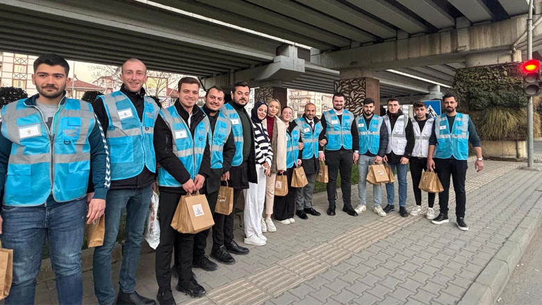 İftar Trafiğinde Sürücülere İftariyelik İkramı