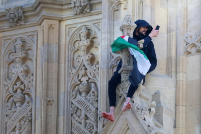 İngiltere’nin simgelerinden Big Ben Saat Kulesi ‘nde Filistin bayrağı açtı