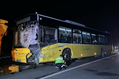 Sarıyer'de İETT otobüsü ile hafif ticari araç çarpıştı: 1 ölü, 1 yaralı