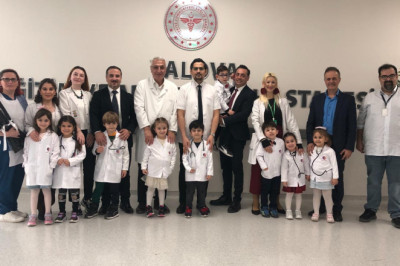 Geleceğin Doktorları 14 Mart Tıp Bayramını Kutladılar
