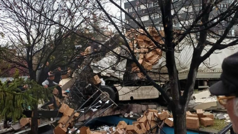 Ankara'da duvara çarpan tırın sürücüsü öldü