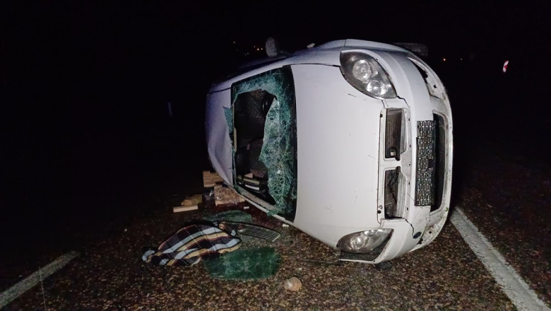 Karabük'te otomobil devrildi: 3'ü çocuk 5 kişi yaralandı