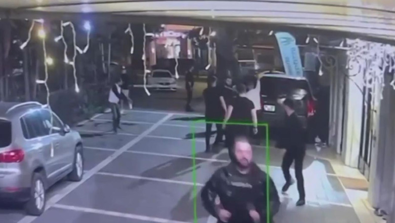 İstanbul'un Göbeğinde Gece Kulübü Önünde Silahlı Çatışma