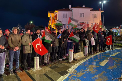 Saadet Partisi Yalova İl Gençlik Kolları’ndan Filistin’e Destek, İsrail Lanet!
