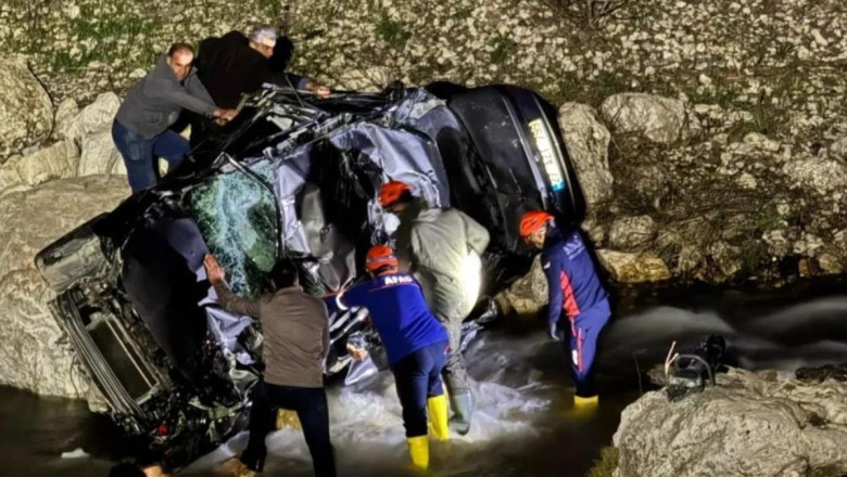 Adıyaman'da otomobil dere yatağına yuvarlandı: 1 ölü
