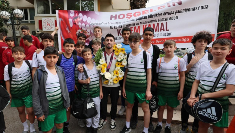 Avrupa şampiyonu milli güreşçi Kerem Kamal’a Manisa’da coşkulu karşılama