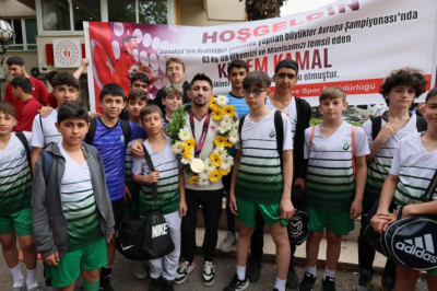 Avrupa şampiyonu milli güreşçi Kerem Kamal’a Manisa’da coşkulu karşılama