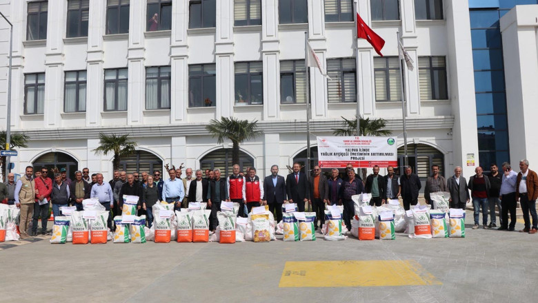 Yalova'da Çiftçiye 1 Ton 890 Kilo Ayçiçeği Tohumu Dağıtıldı