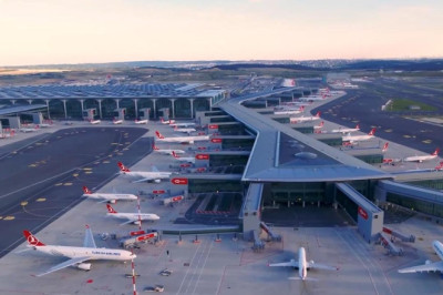Avrupa'da bir ilk gerçekleşti! İstanbul Havalimanı’na 3 THY uçağı aynı anda iniş yaptı