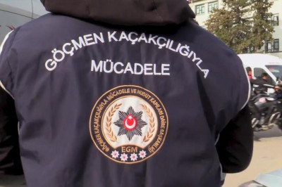 21 göçmen kaçakçısı ve 547 düzensiz göçmen yakalandı