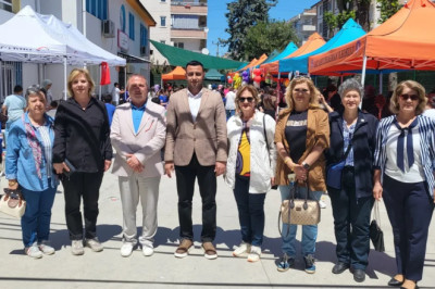CHP Çiftlikköy, Yıl Sonu Kermesinde öğrencilerle buluştu