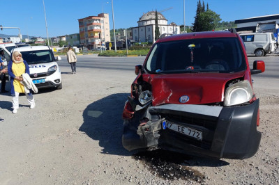 Cenazeye Yolunda Kaza: 1 Yaralı