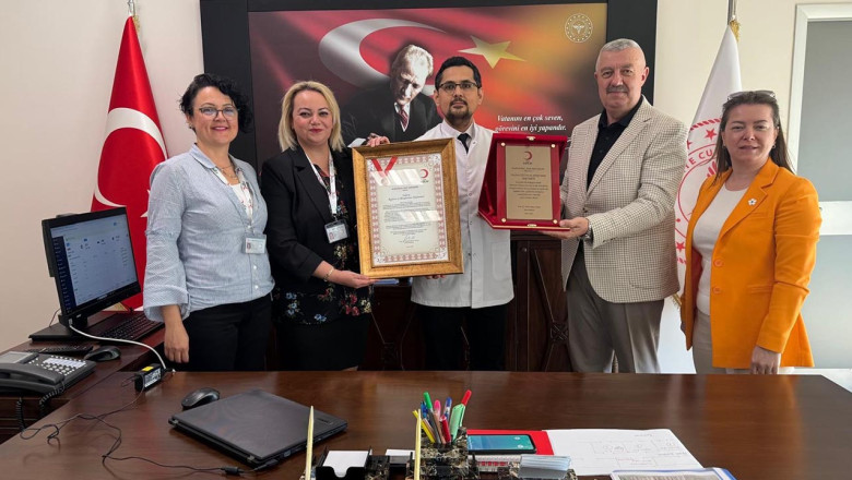 Yalova Eğitim ve Araştırma Hastanesi'ne Türk Kızılayı'ndan Bronz Madalya