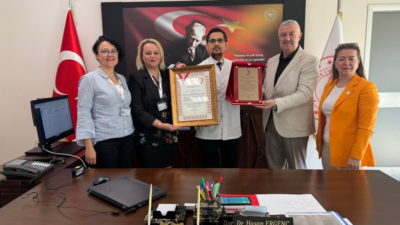 KIZILAY'DAN YALOVA EĞİTİM VE ARAŞTIRMA HASTANESİNE BRONZ  MADALYA