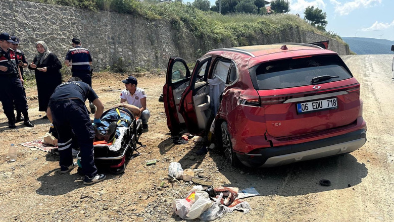Yalova'da TOGG Marka Otomobil 4 Metre Yükseklikten Yola Uçtu