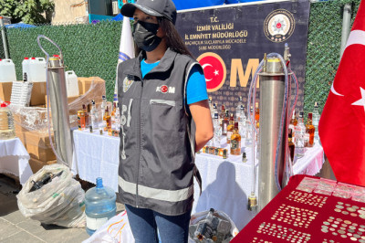 İzmir ve Yalova'da Tonlarca Sahte Alkol ve Tarihi Eser Ele Geçirildi: 6 Tutuklama