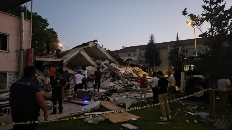 Yalova’dan Deprem Bölgesine Destek