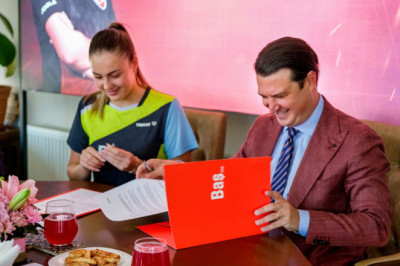 Baş Group, Milli Masa Tenisi Sporcumuz Ece Haraç’a Sponsor Oldu