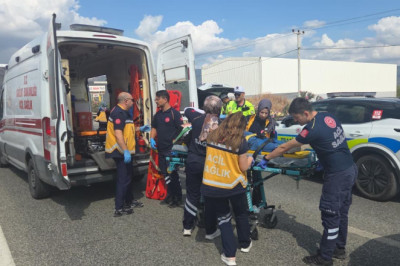 Yolcu Otobüsü Gemi Çapası Taşıyan Tıra Çarptı...3 Yaralı!