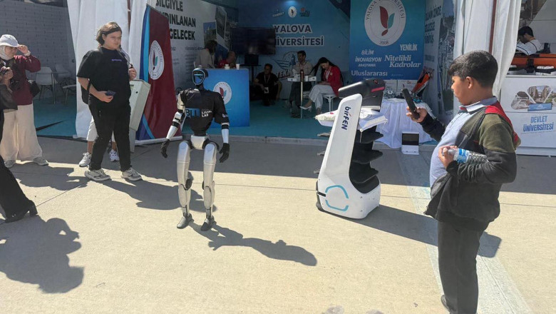 Ziyaretçilerin Gözdesi: Otonom Robotlar
