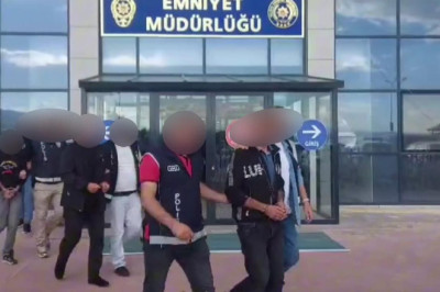 Tırlardan Sahte Belgelere: Göçmen Kaçakçılığı Çökertildi