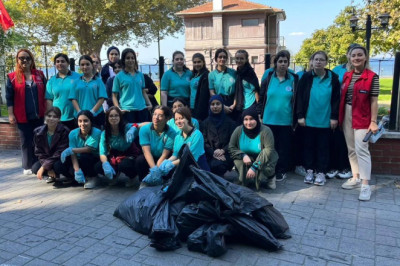 Öğrenciler Çevreyi Temizledi