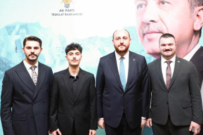 AK Gençlik Yalova’ya Yeni Katılım: Oğuz Eren Bitiş’in Rozeti Takarak Aileye Katıldı