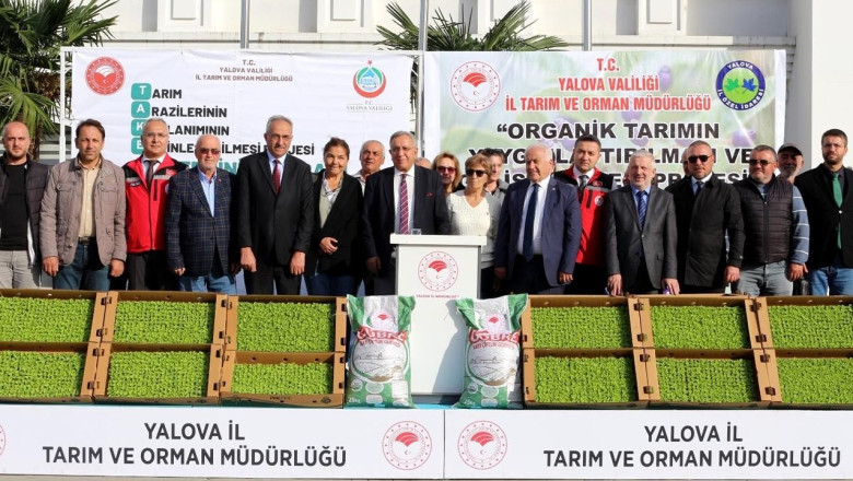 Yalova’da Çiftçilere Organik Aronya Gübresi ve 359 Bin Kıvırcık Fidesi Dağıtıldı