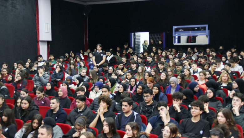 YKS BİRİNCİLERİNİ YALOVALI ÖĞRENCİLERLE BULUŞTURDU