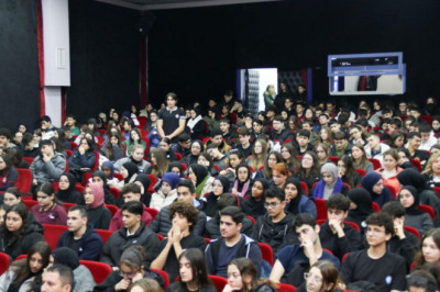 YKS BİRİNCİLERİNİ YALOVALI ÖĞRENCİLERLE BULUŞTURDU